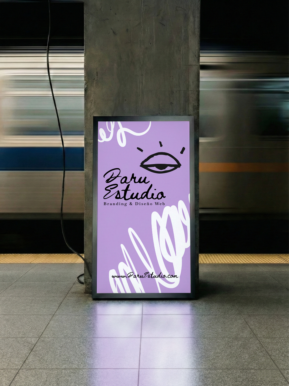 Montaje de cartel vertical en estación de metro.